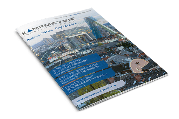 Ein Hochglanz-Immobilienmagazin mit dem Titel KAMPMEYER, das eine Stadtlandschaft mit Dächern und modernen Gebäuden sowie blaue Textfelder mit weißer Schrift zeigt, die Themen des Immobilienmarktes hervorheben.
