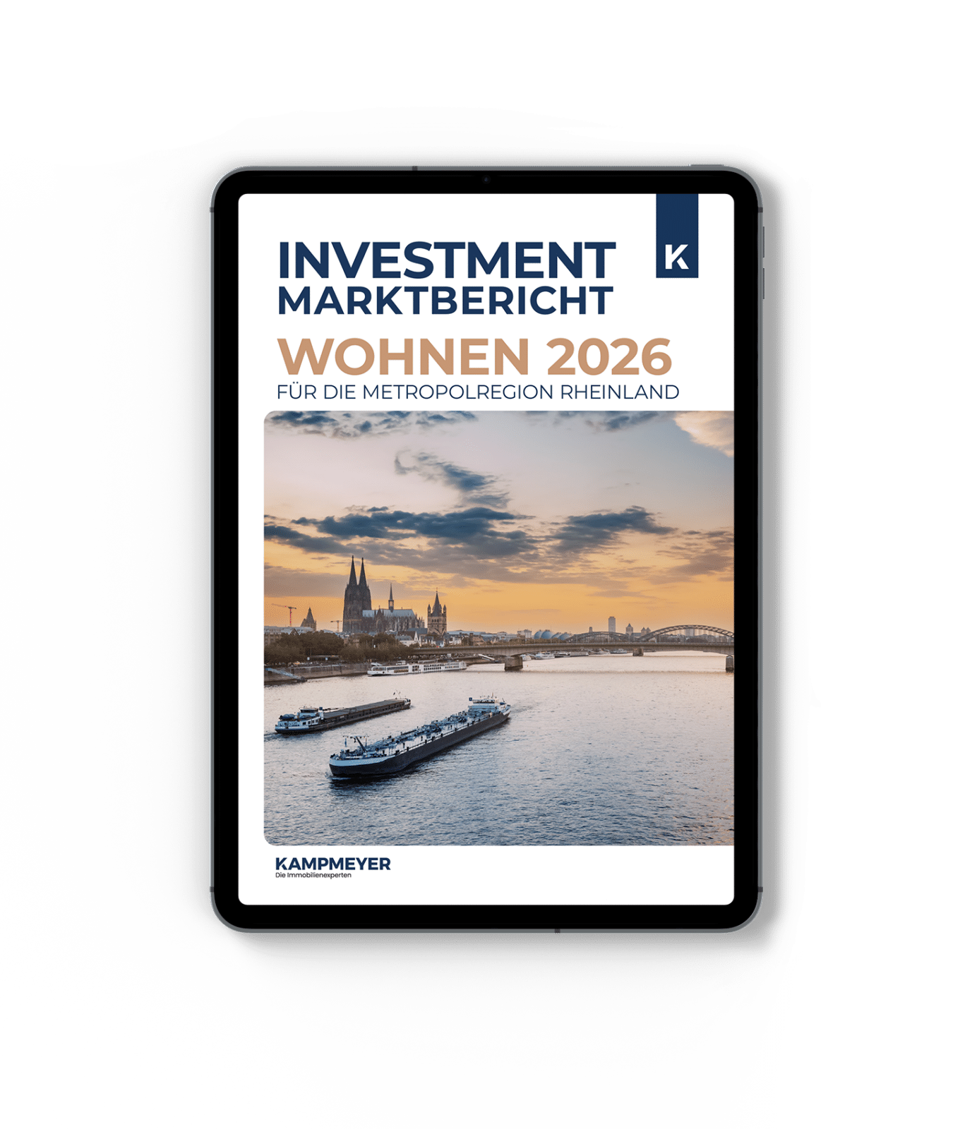 Auf einer Tafel ist ein Bericht mit dem Titel Investment Marktbericht Wohnen 2026 für die Metropolregion Rheinland abgebildet, der ein Foto des Rheins, von Schiffen und des Kölner Doms bei Sonnenuntergang zeigt.