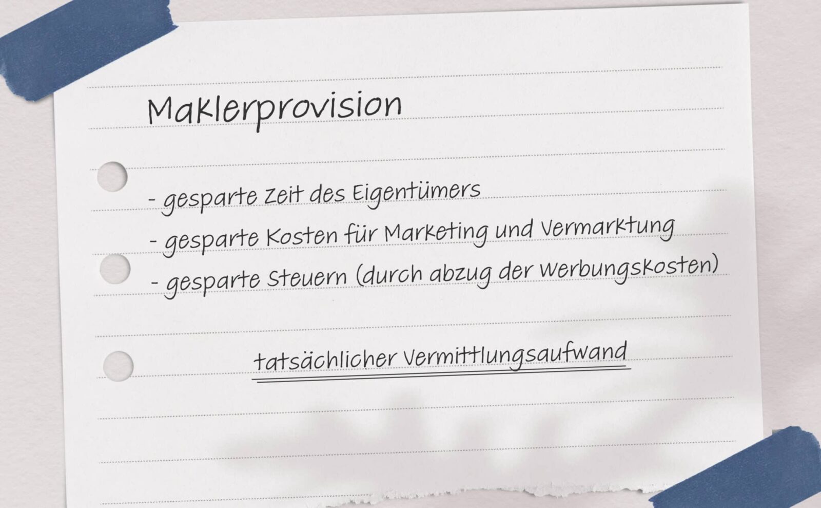 Ein handschriftlicher Vermerk mit der Überschrift Maklerprovision listet Zeitersparnis, Marketingkosten und Steuern als Vorteile auf und erwähnt am Ende den tatsächlichen Vermittlungsaufwand. Blaues Klebeband hält den Zettel fest.